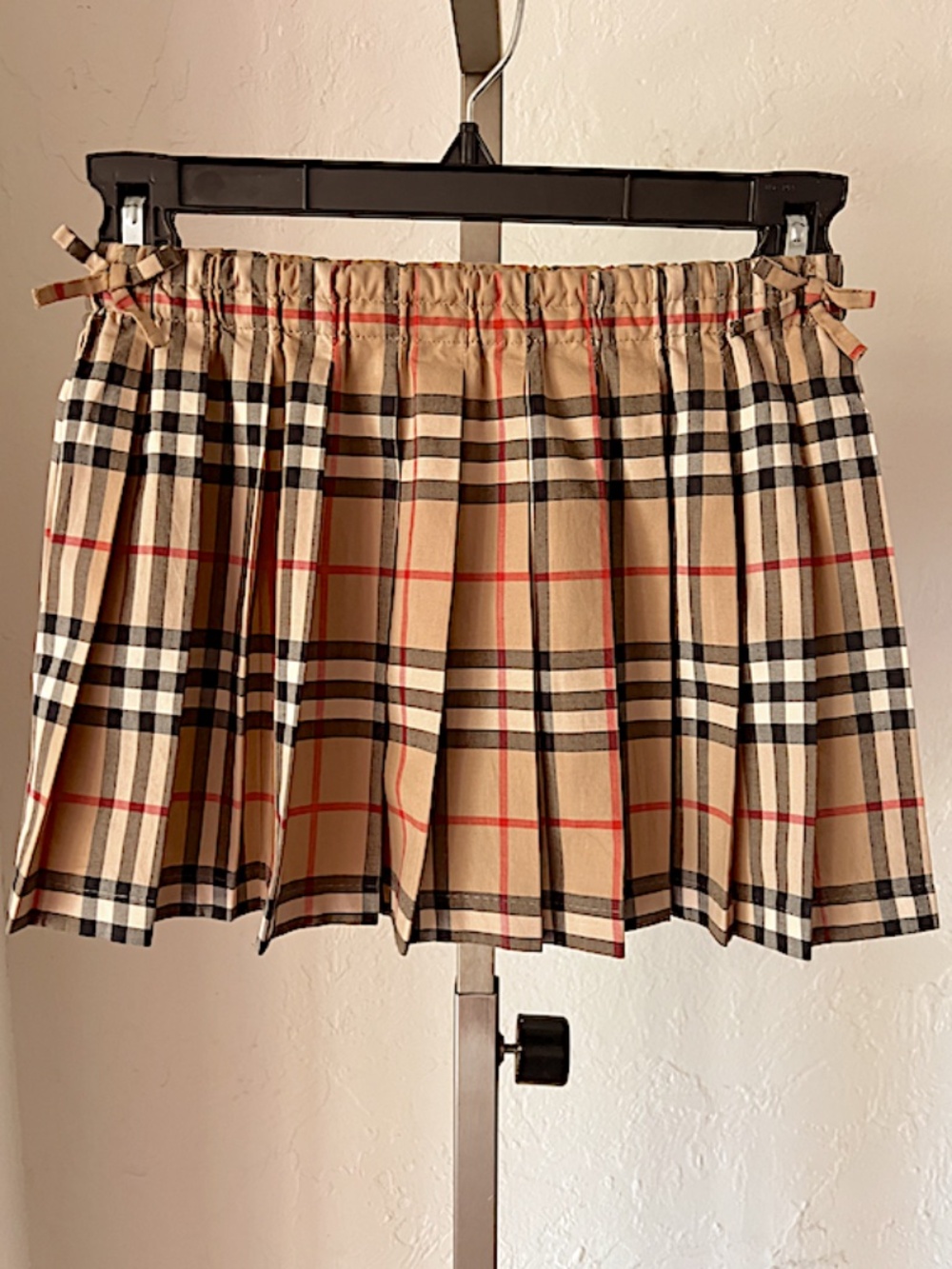 BURBERRY Pleated skirt